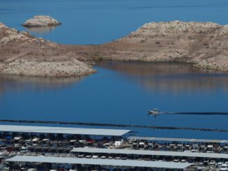 Traffic backing up at entrances to Lake Mead, officials warn